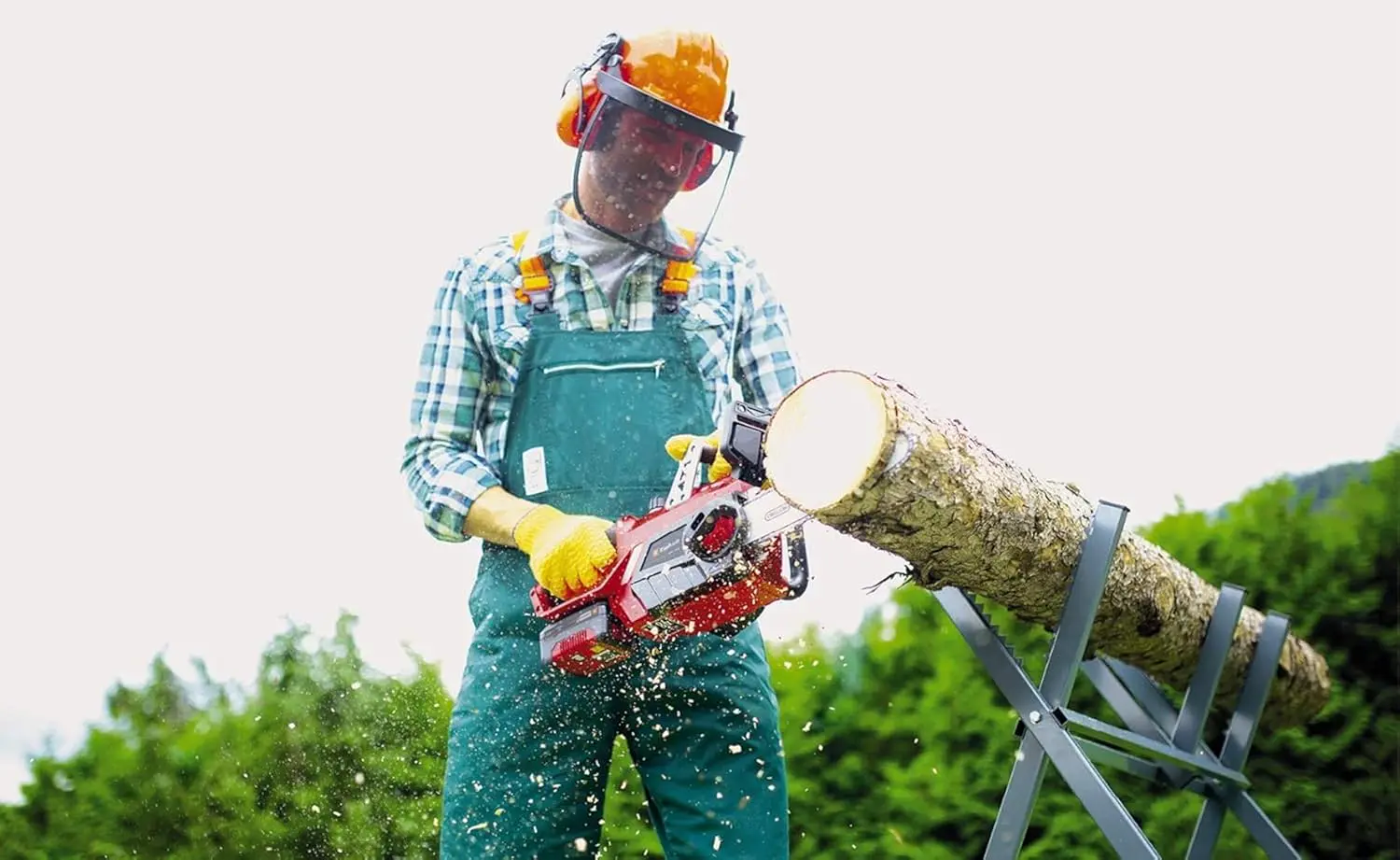 Tronçonneuse thermique en bois vue 4