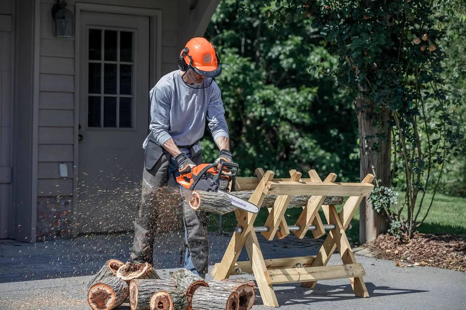 Tronçonneuse thermique en bois vue 6