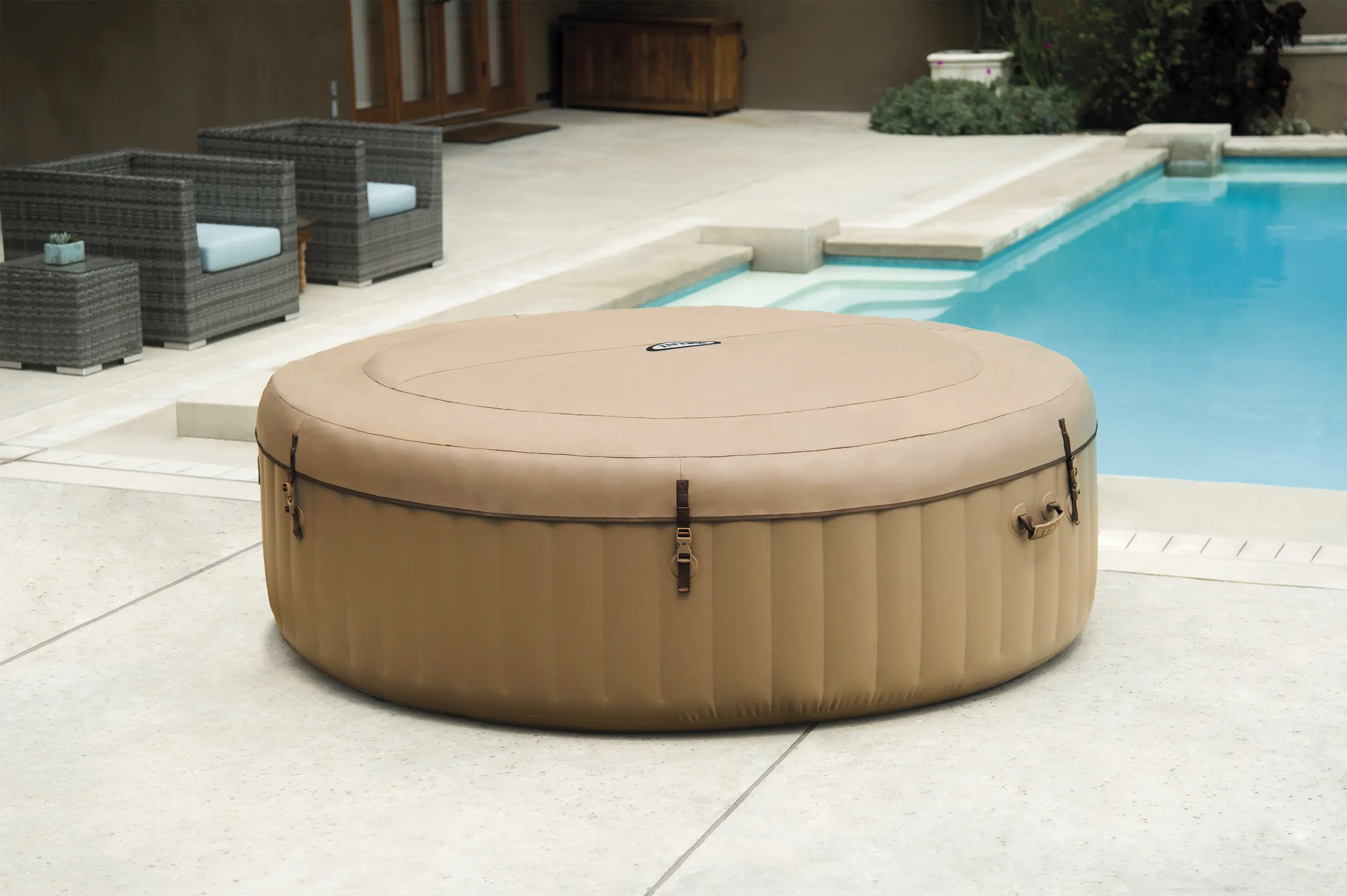 Spa gonflable 2 personnes 6 places beige — contenu détaillé 3