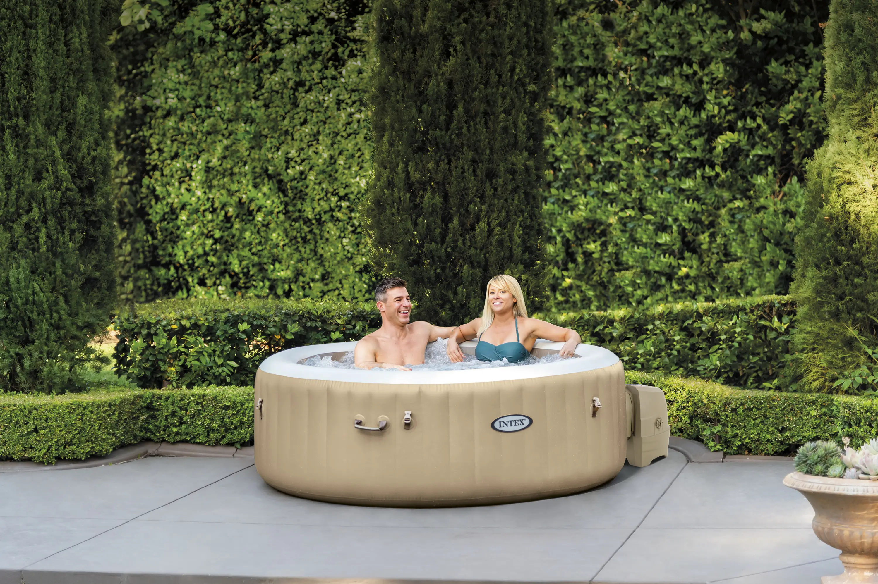 Spa gonflable 4 personnes 4 places beige — contenu détaillé 1