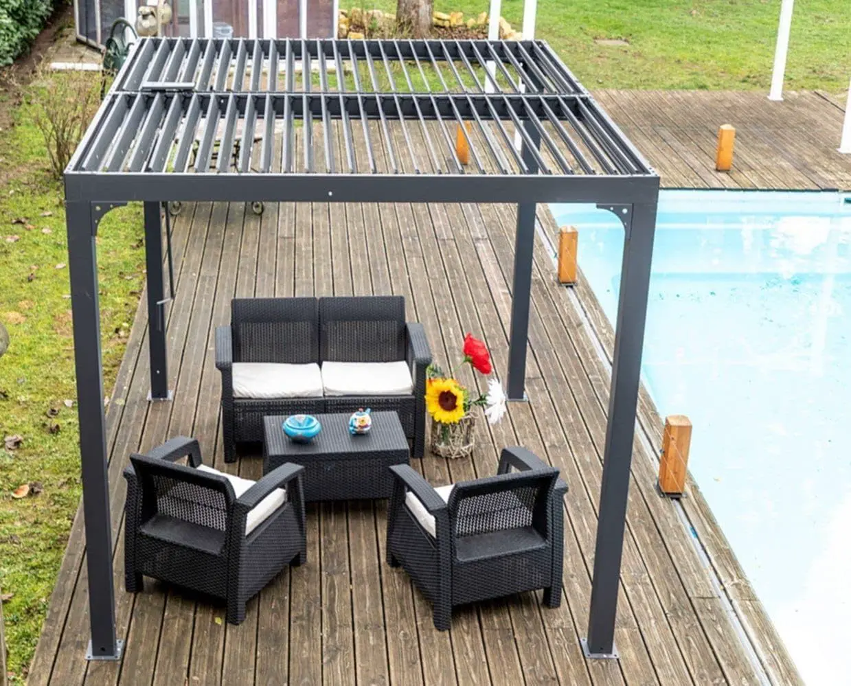 Pergola en aluminium gris 2,4x3 m vue 2