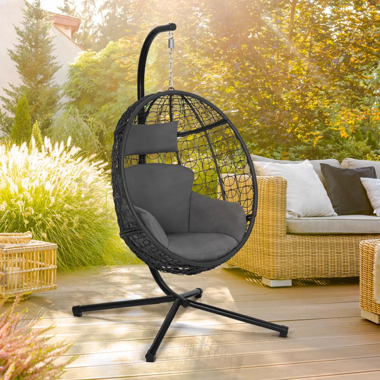 Fauteuils suspendus en rotin gris vue 2