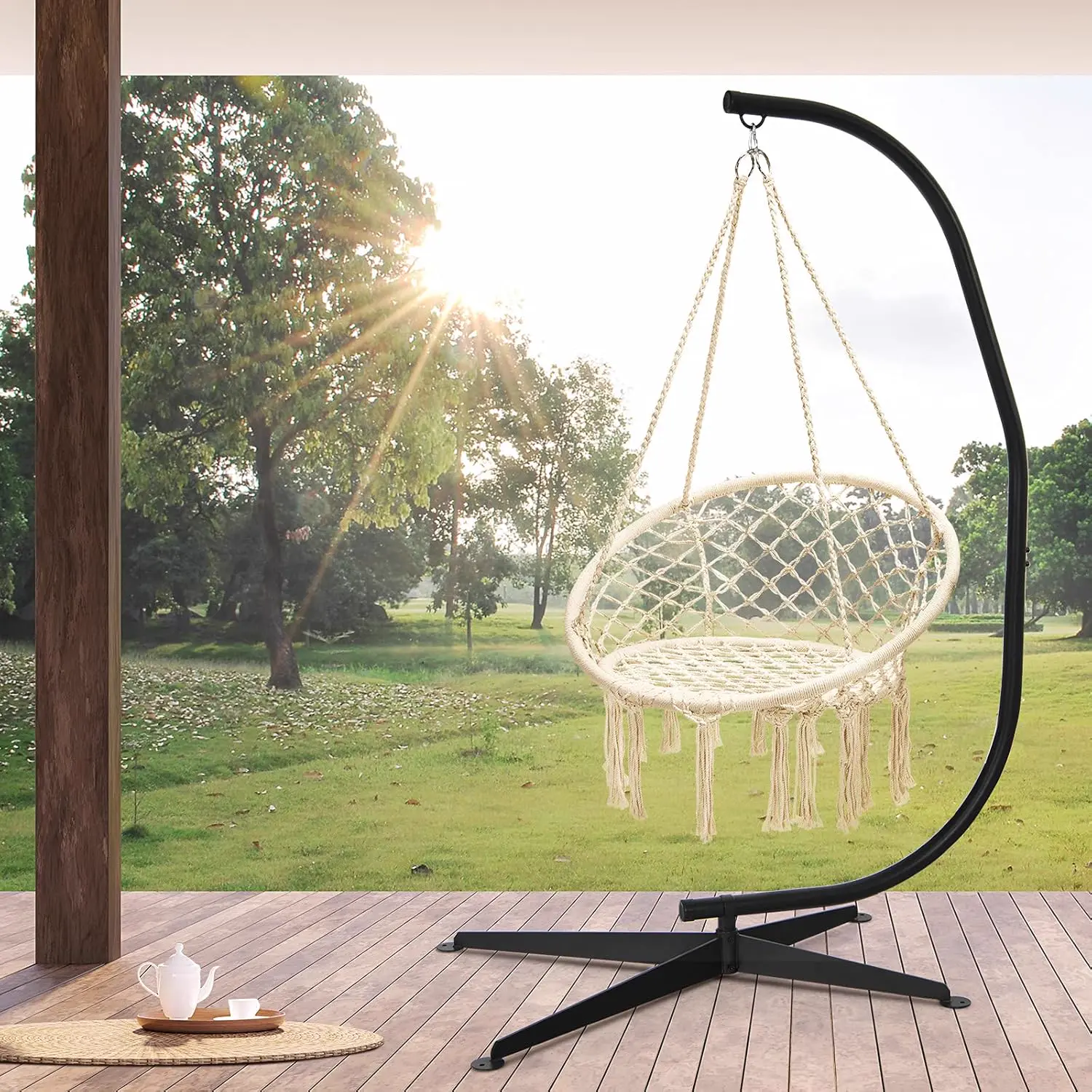 Fauteuils suspendus en métal noir vue 2