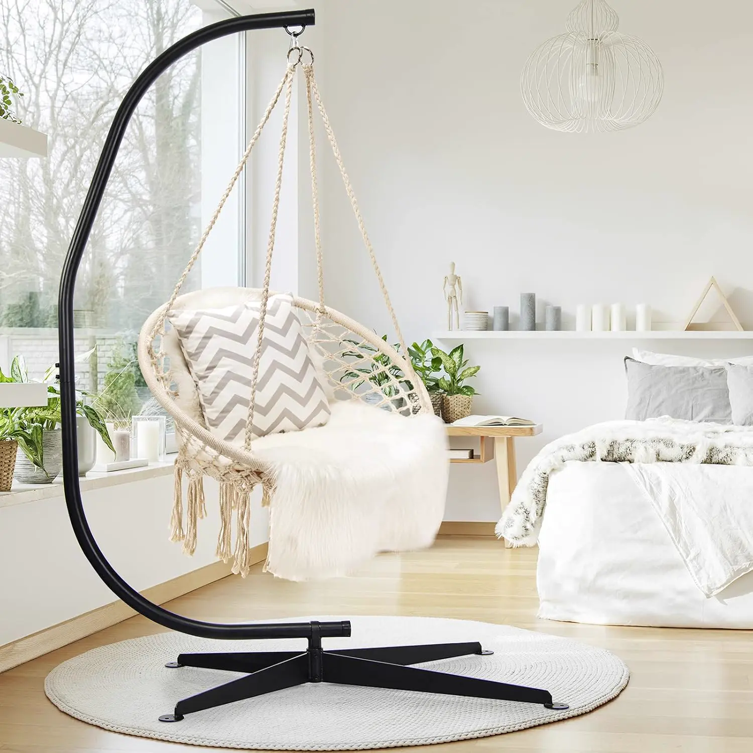 Fauteuils suspendus en métal noir vue 4