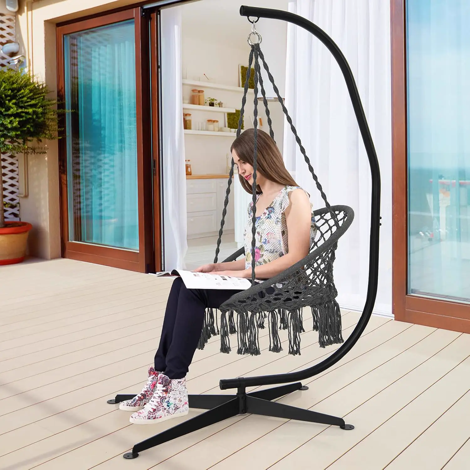 Fauteuils suspendus en métal noir vue 9