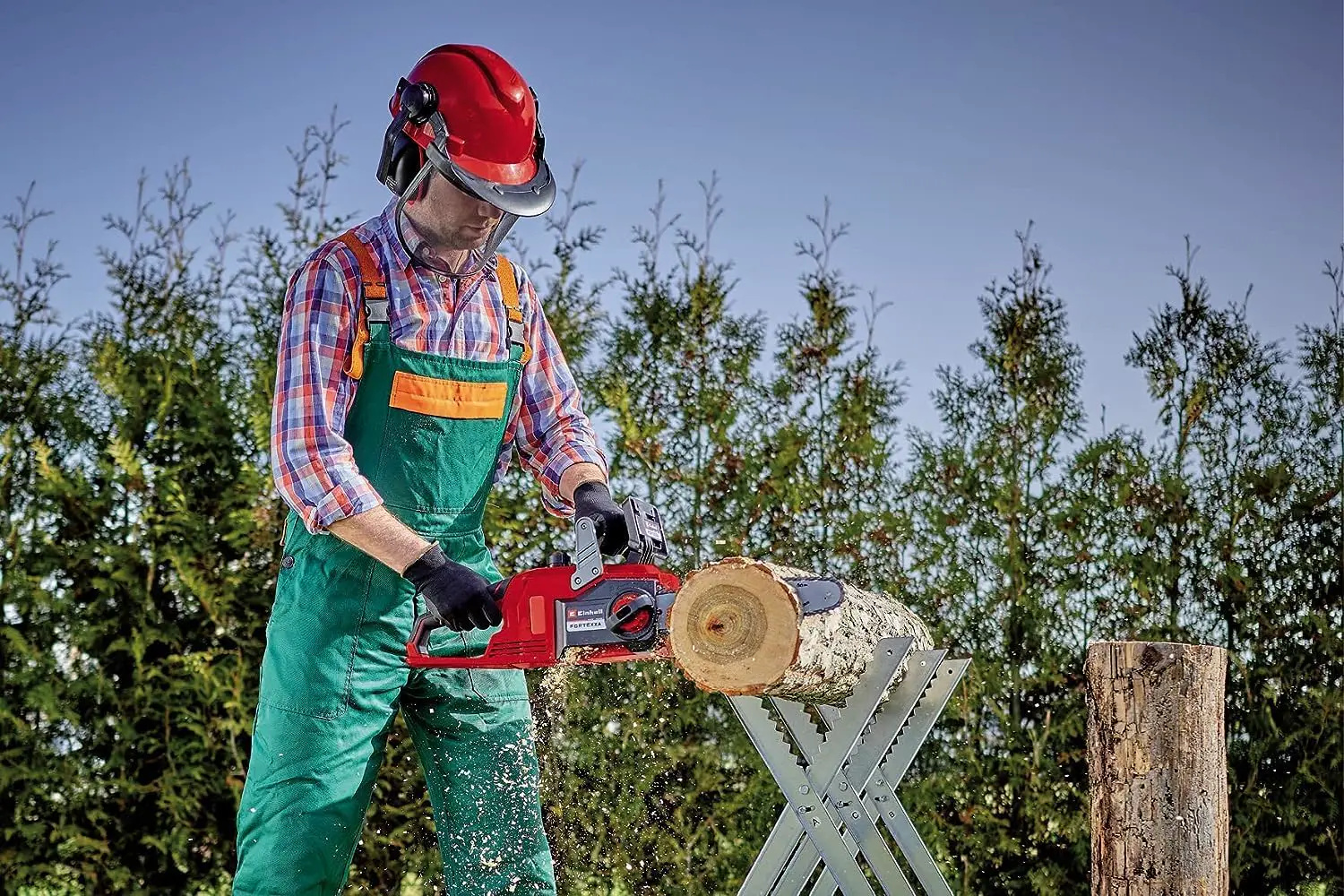 Tronçonneuse thermique en bois vue 4