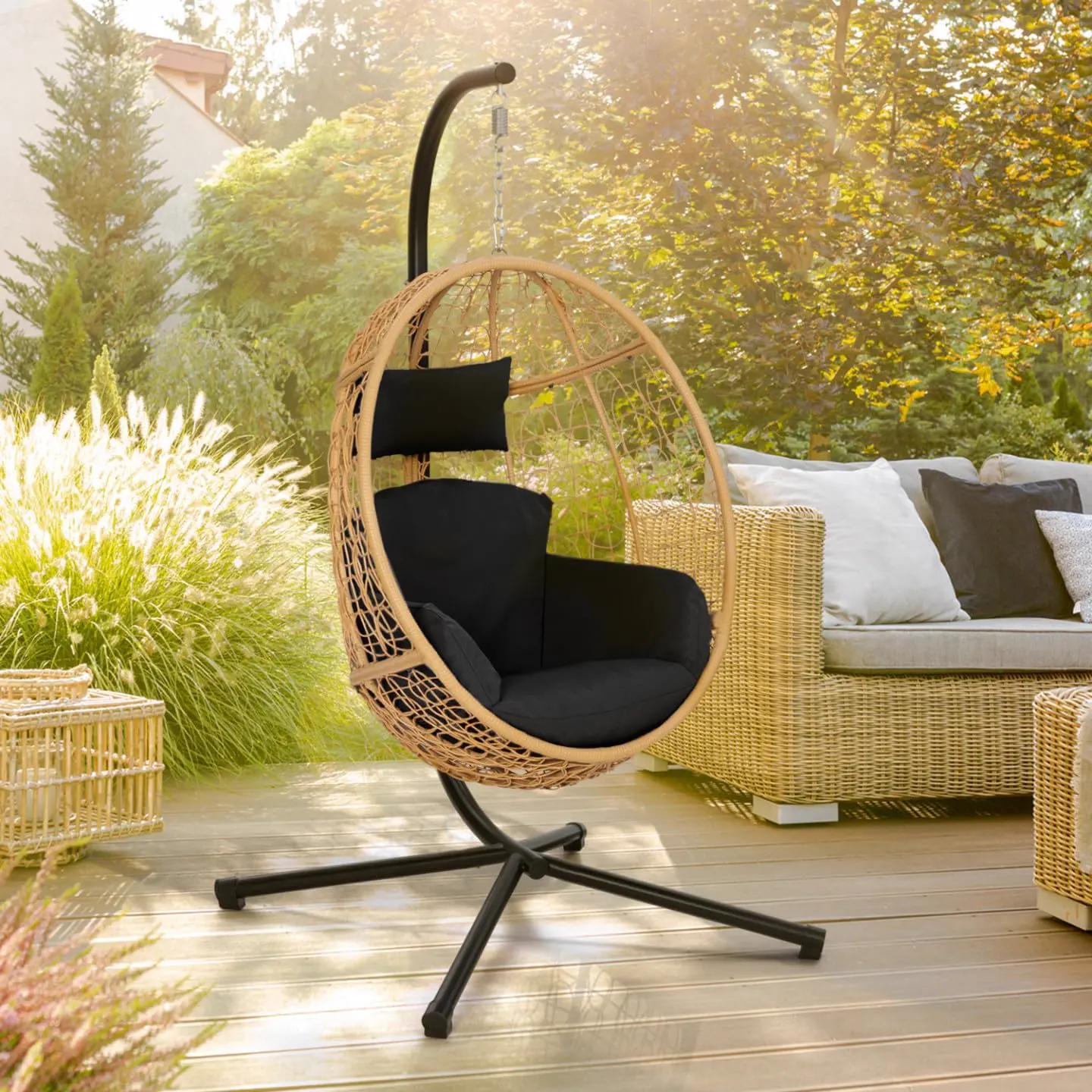 Fauteuils suspendus en rotin noir vue 2