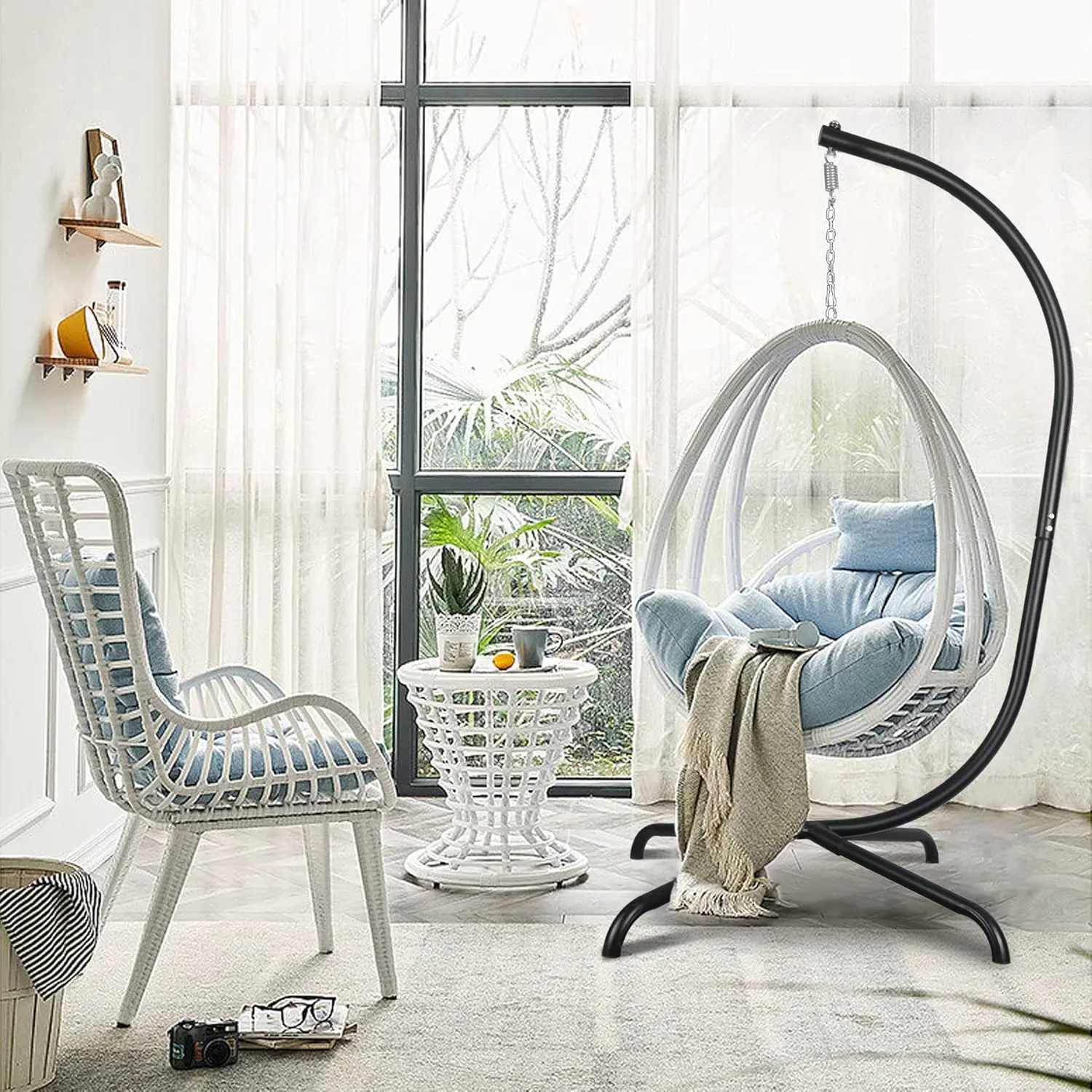 Fauteuils suspendus en rotin noir vue 5