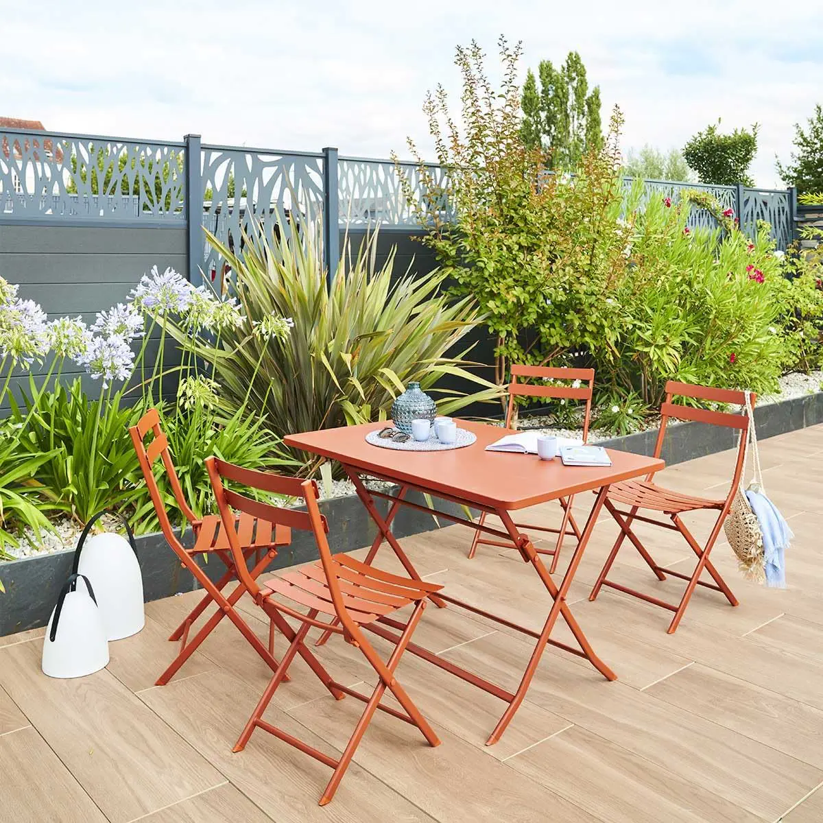 Table de jardin en métal vue 2