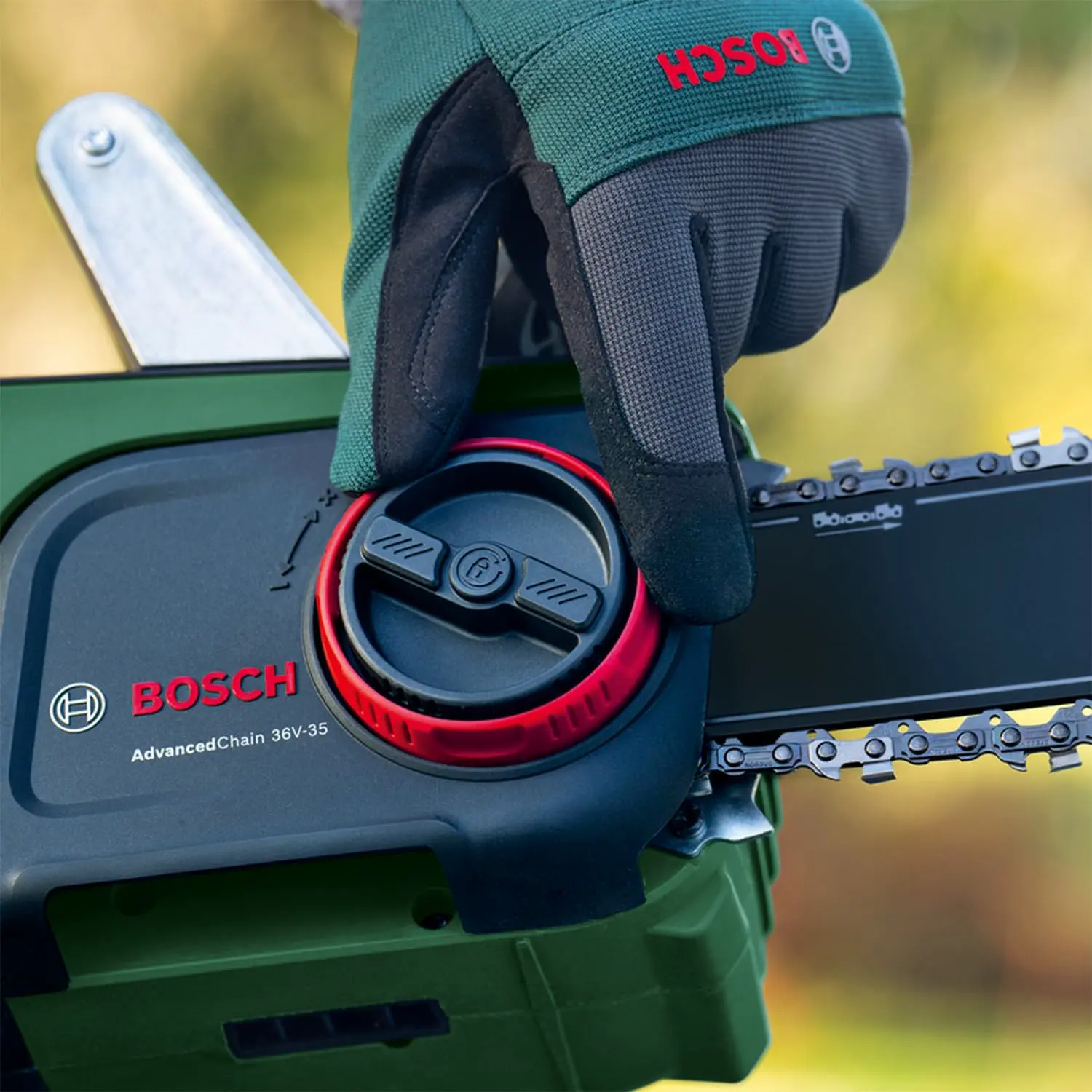 Tronçonneuse à batterie en bois vue 5