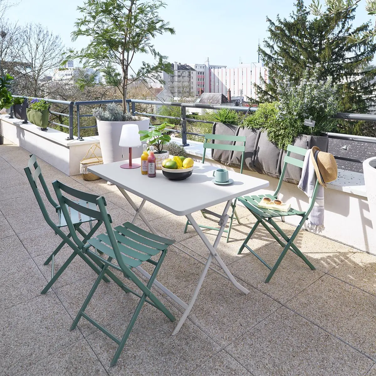 Table de jardin 4 places en métal vue 6