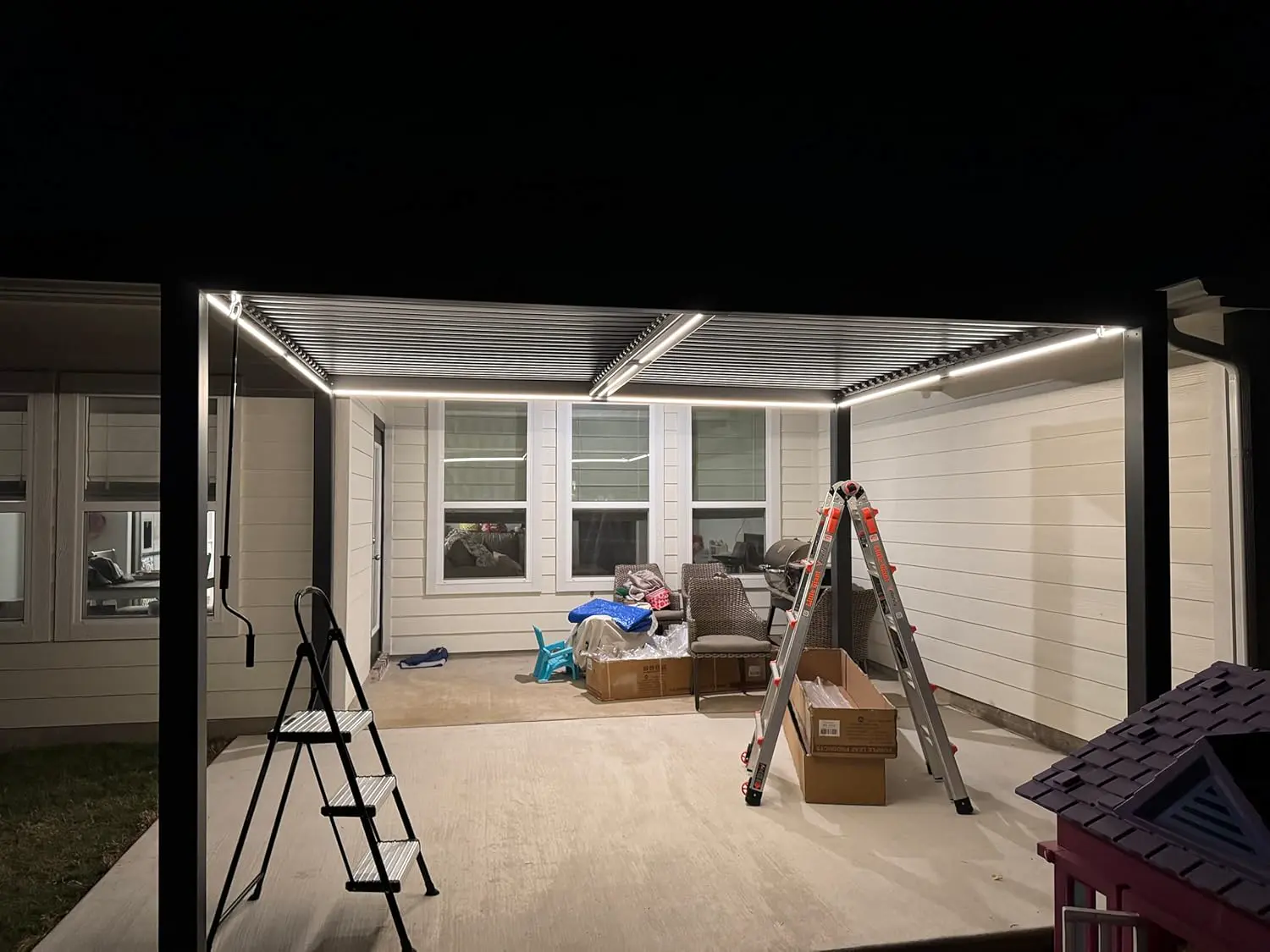 Pergola en aluminium gris 3x3,65 m vue 2