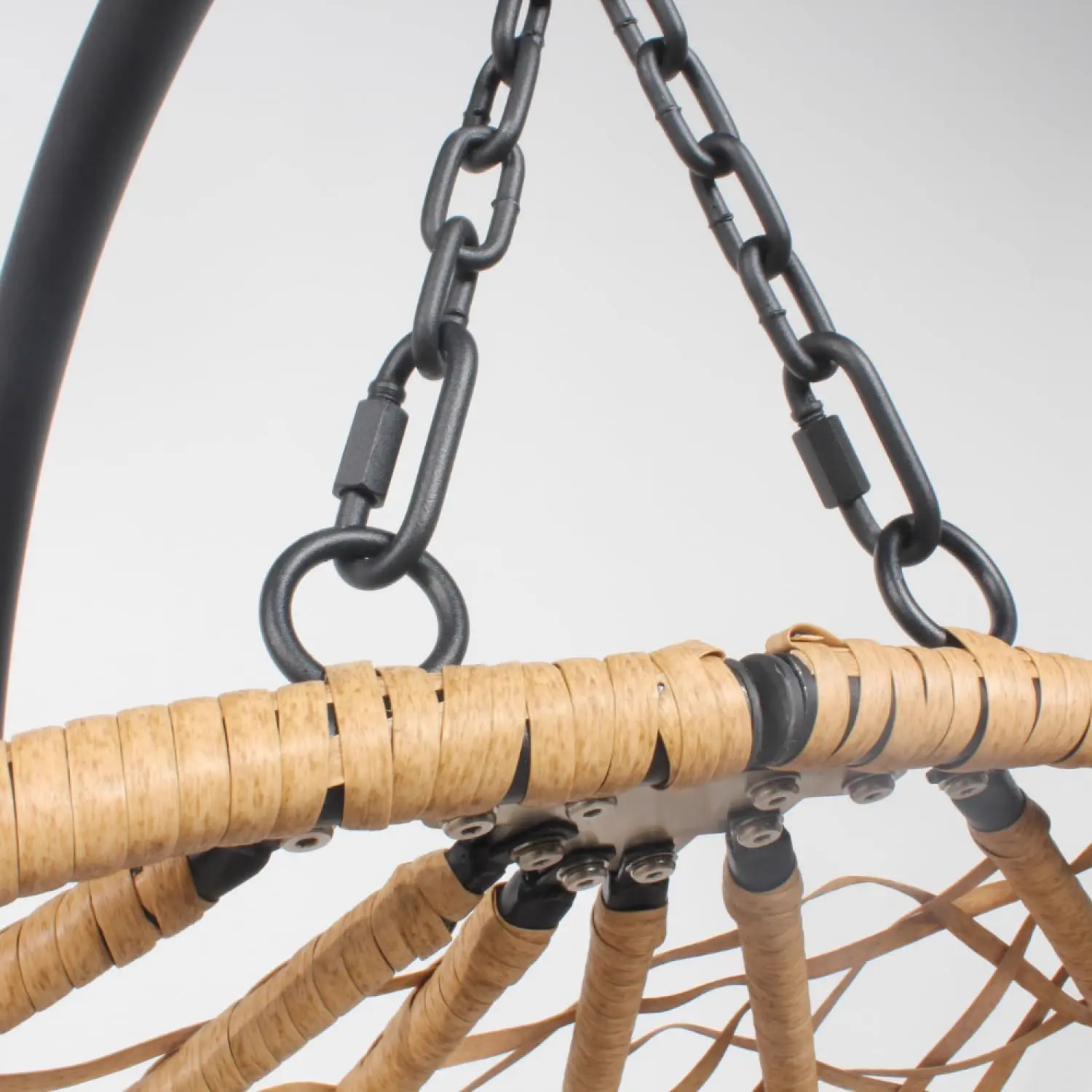 Fauteuils suspendus en résine naturel vue 3
