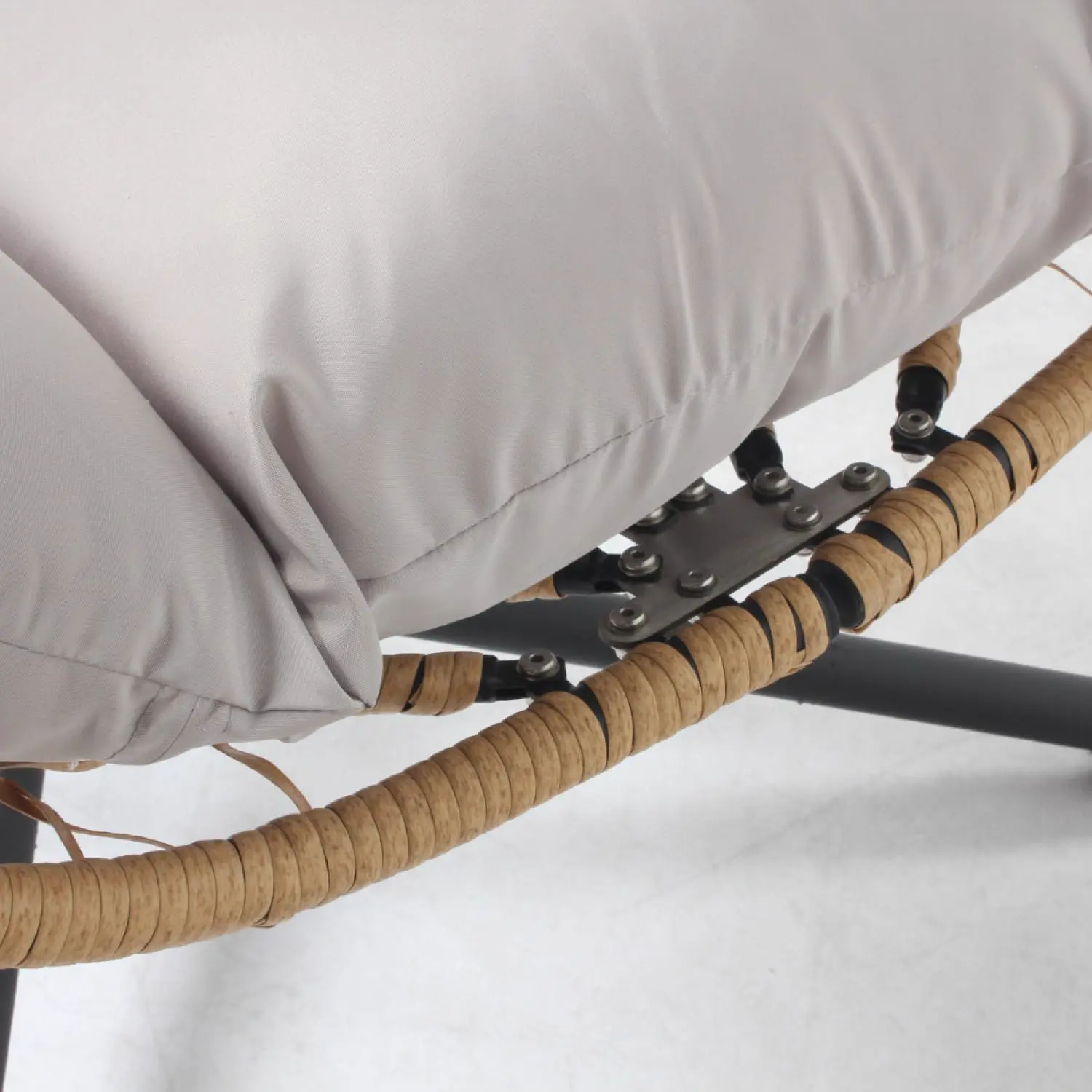 Fauteuils suspendus en résine naturel vue 6