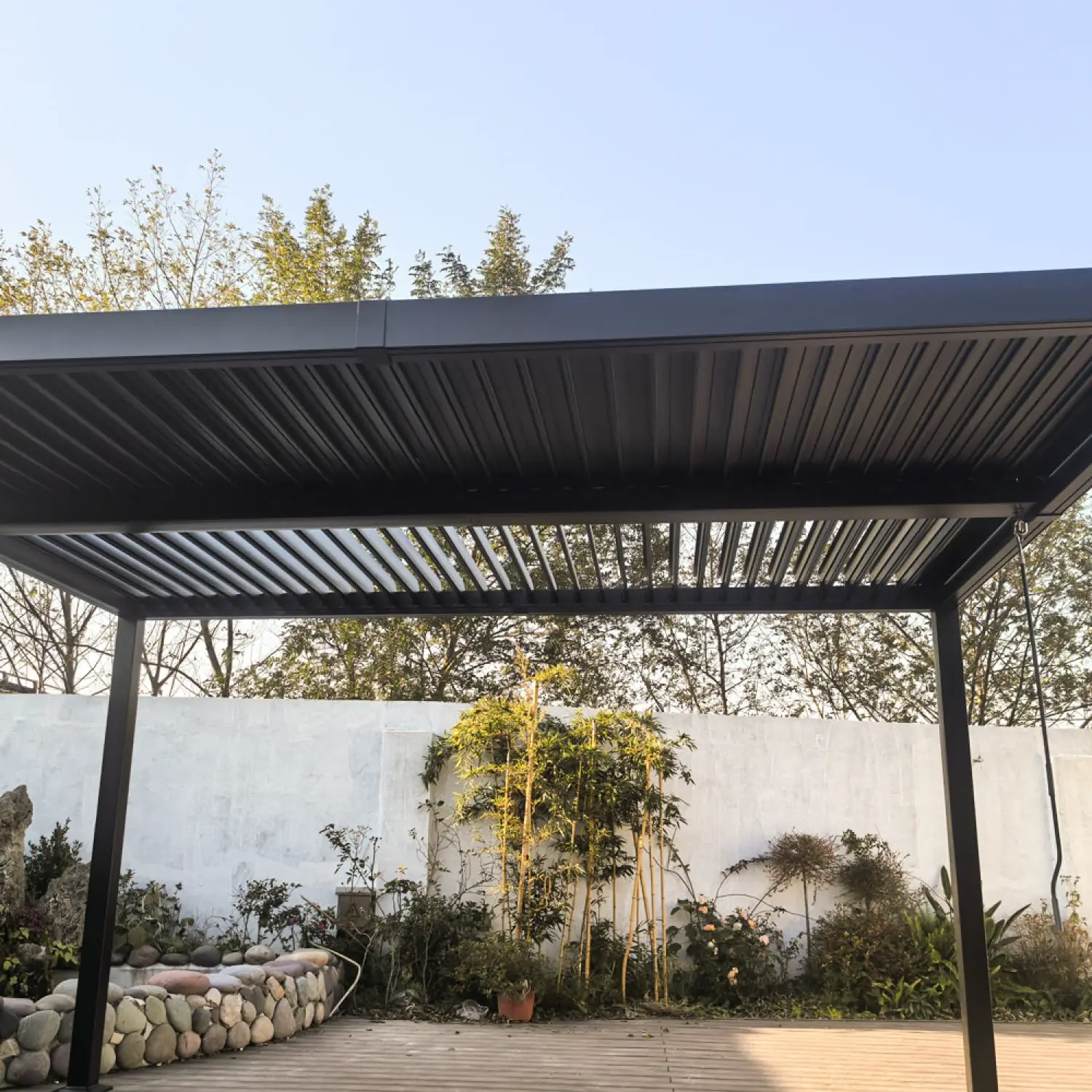 Pergola en aluminium gris 4x3 m vue 7