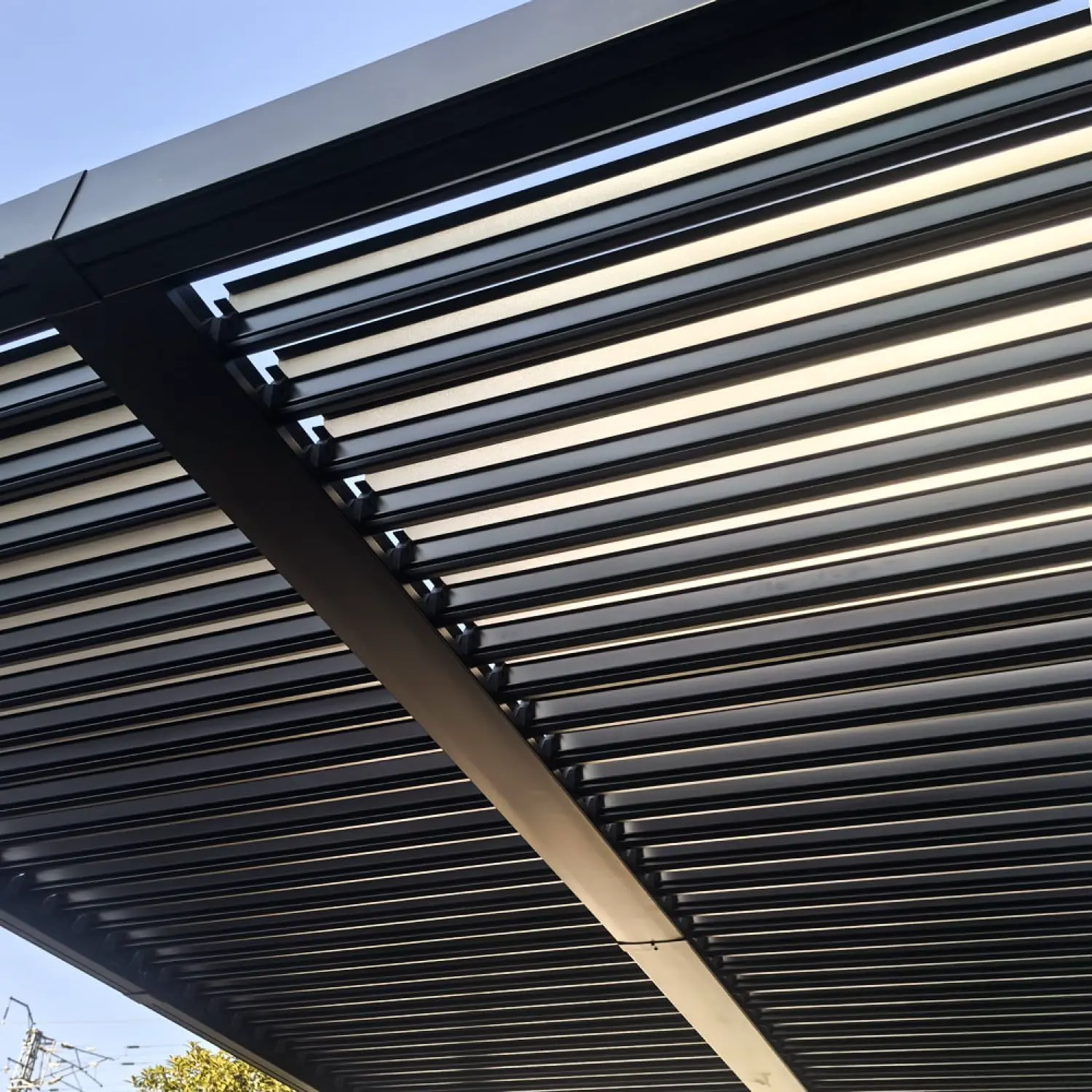 Pergola en aluminium gris 4x3 m vue 8