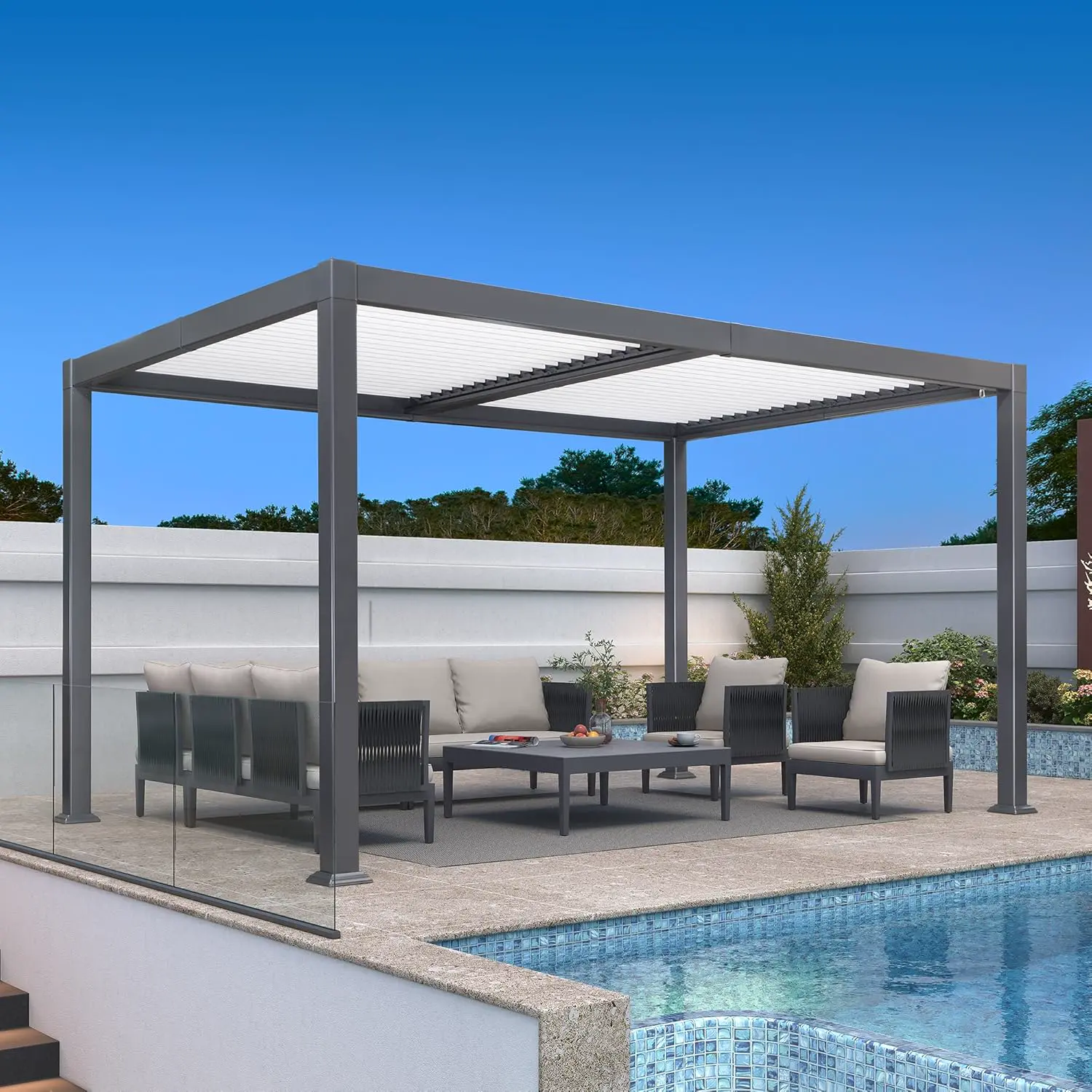 Pergola bioclimatique 4,25 x 3 m – Lattes réglables en aluminium gris avec poteaux blancs pour jardin contemporain et terrasse