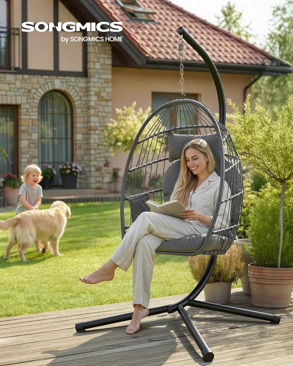 Fauteuils suspendus en métal gris vue 2