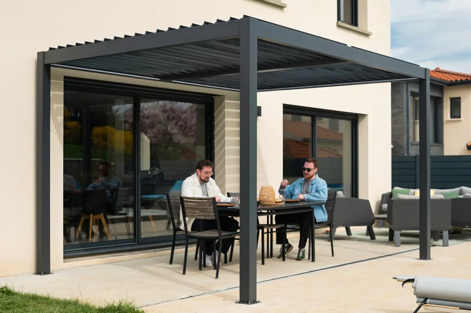 Pergola en aluminium gris 4x3 m autoportée motorisée vue 6