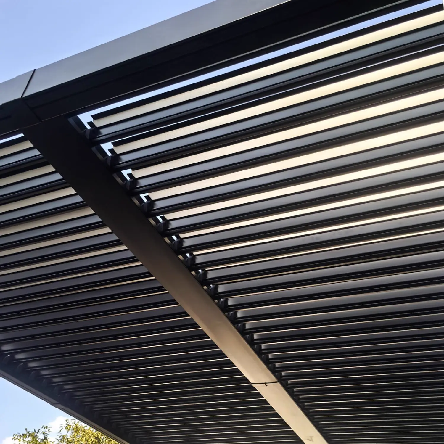 Pergola en aluminium noir 3x2,36 m vue 6